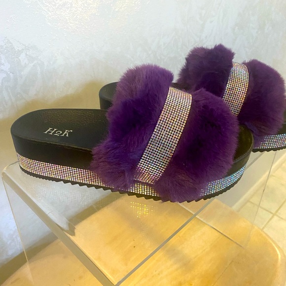 Sandals - Picture 2 of 3